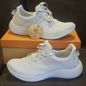 New Mens light gray Dream Pairs atlethic shoes